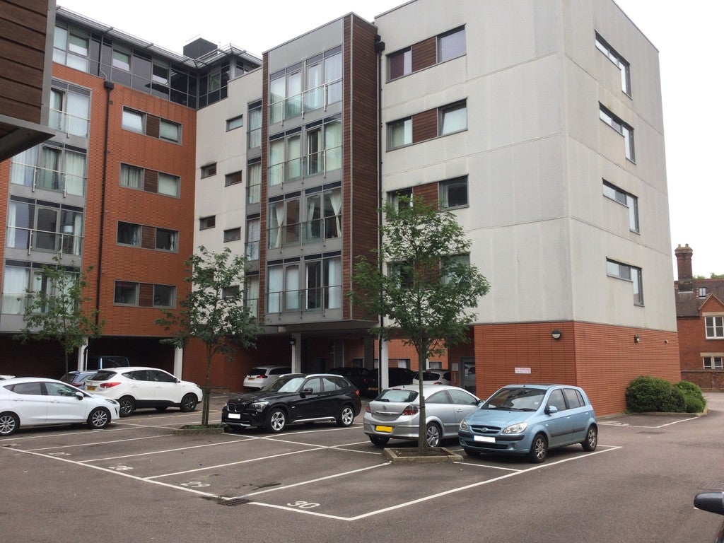 Flat Goldington Road in Bedford
