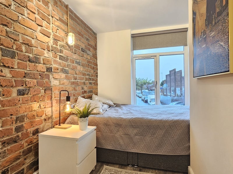 Room Brailsford Road in Manchester