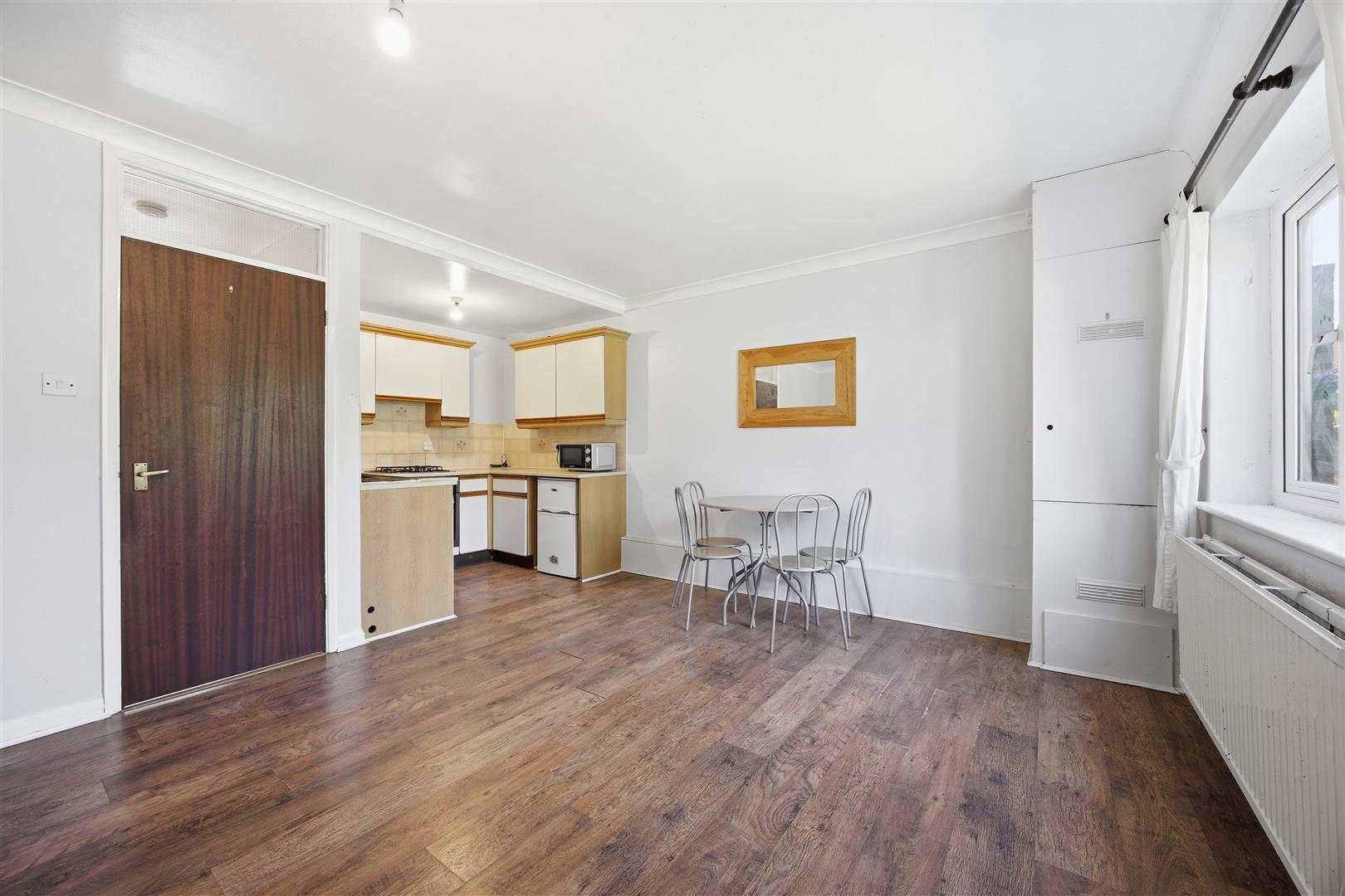 Flat Osprey Close in Greater London