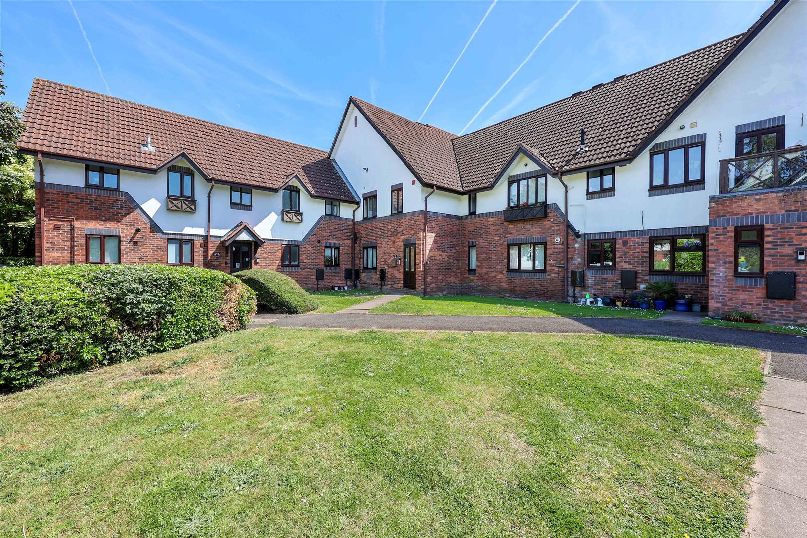 Flat Osprey Close in Greater London