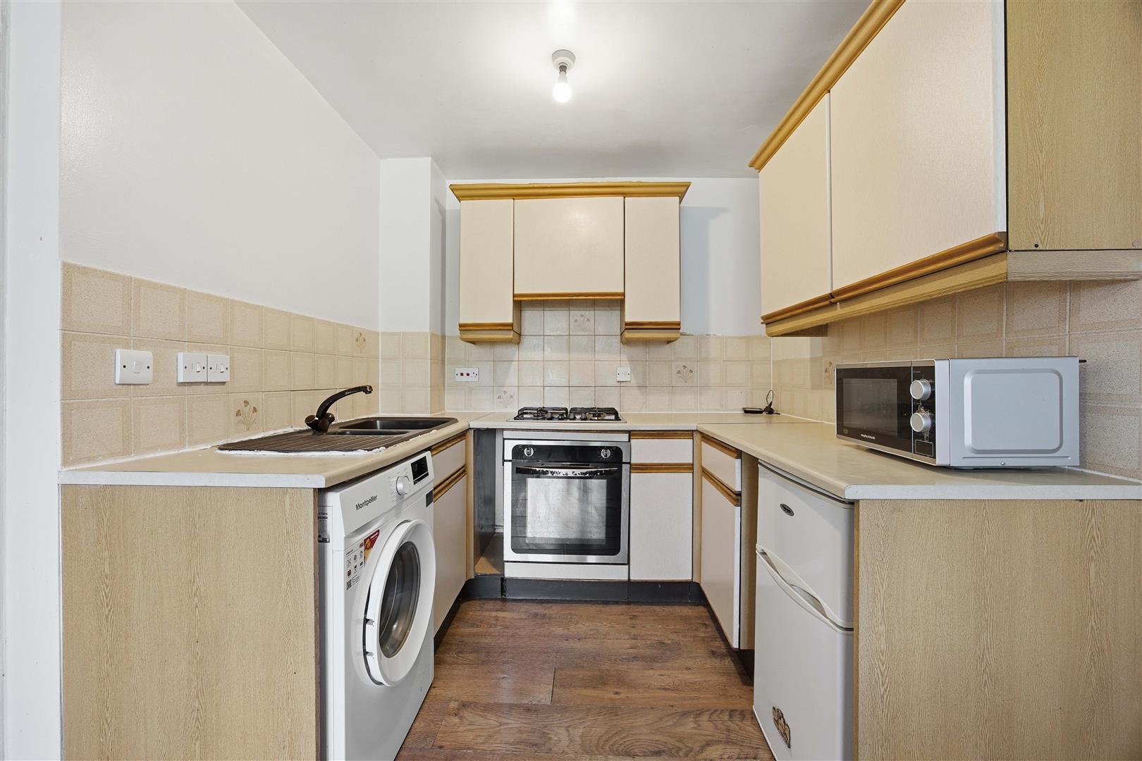 Flat Osprey Close in Greater London