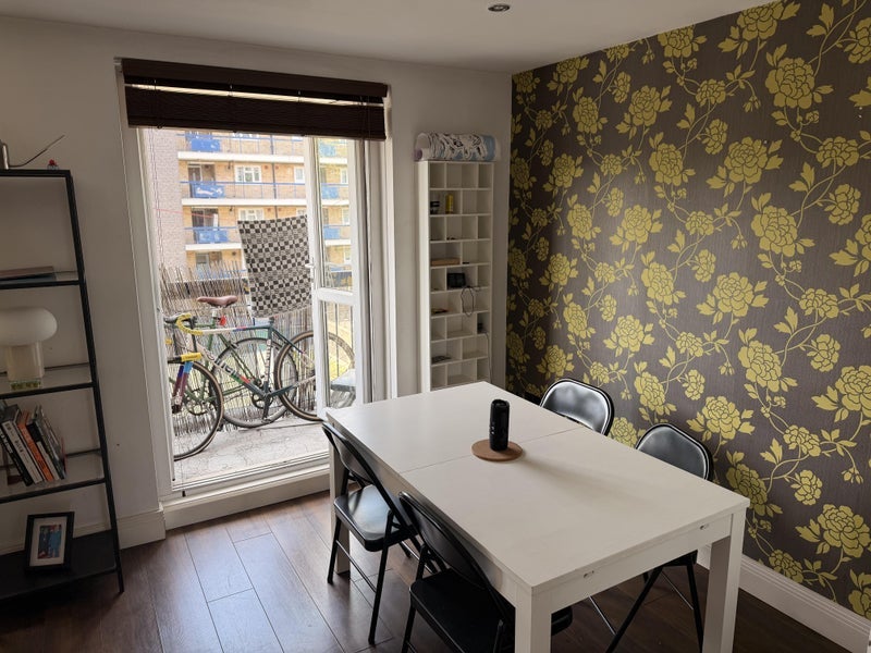 Room Richmond Road in Greater London
