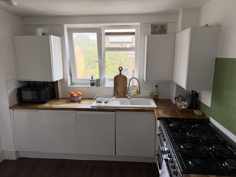 Room Richmond Road in Greater London
