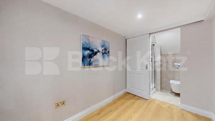 Flat Iverson Road in Greater London
