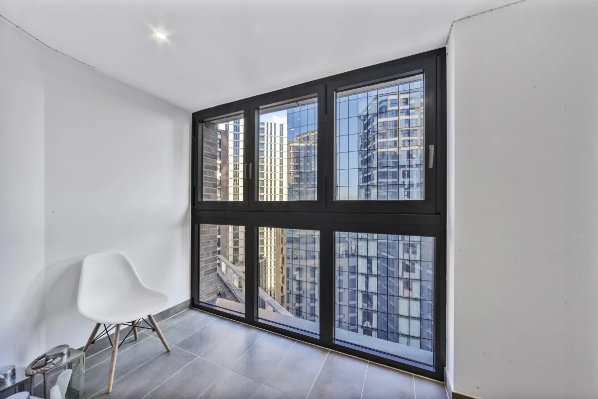 Flat New Drum Street in Greater London