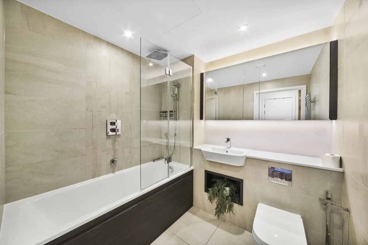 Flat New Drum Street in Greater London