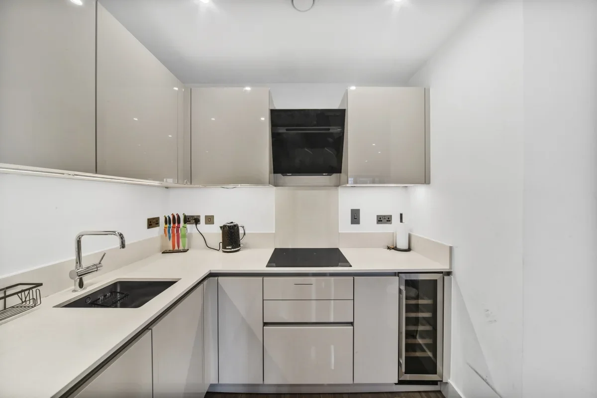 Flat New Drum Street in Greater London