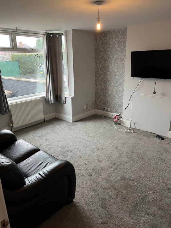 Room Hillyfield Road in Bristol