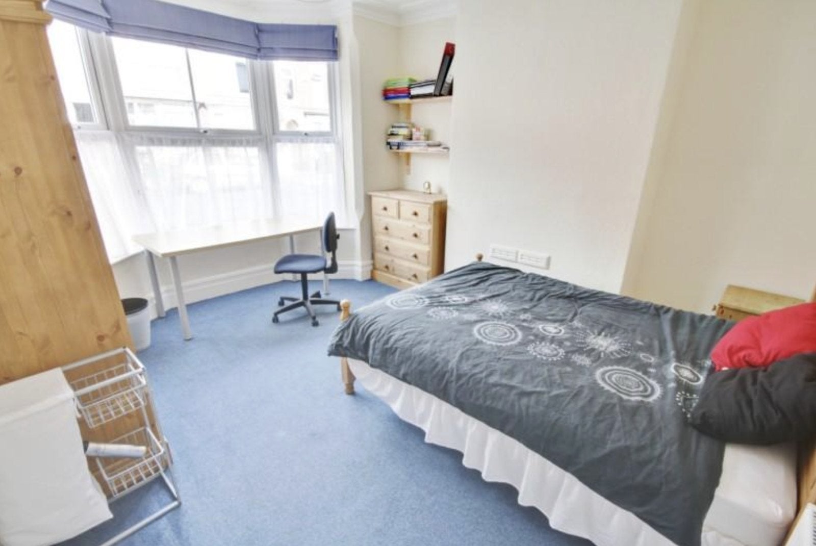 Room Burleigh Road in Charnwood