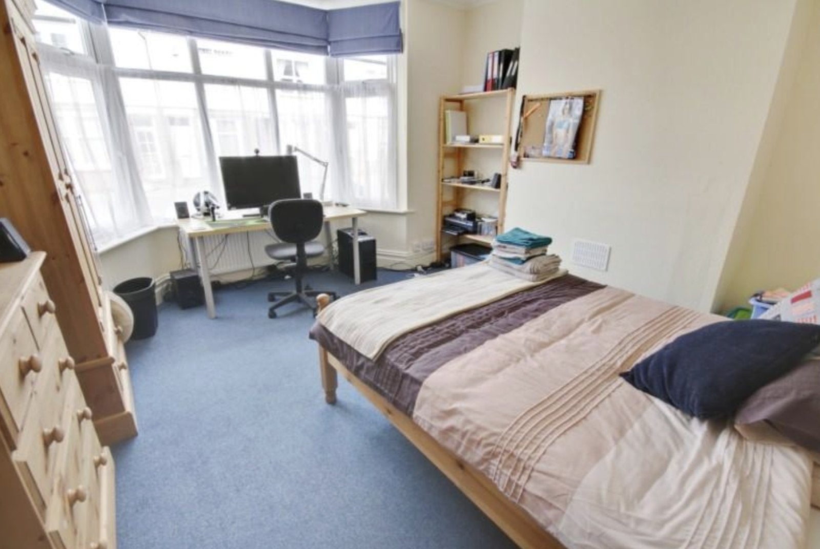 Room Burleigh Road in Charnwood