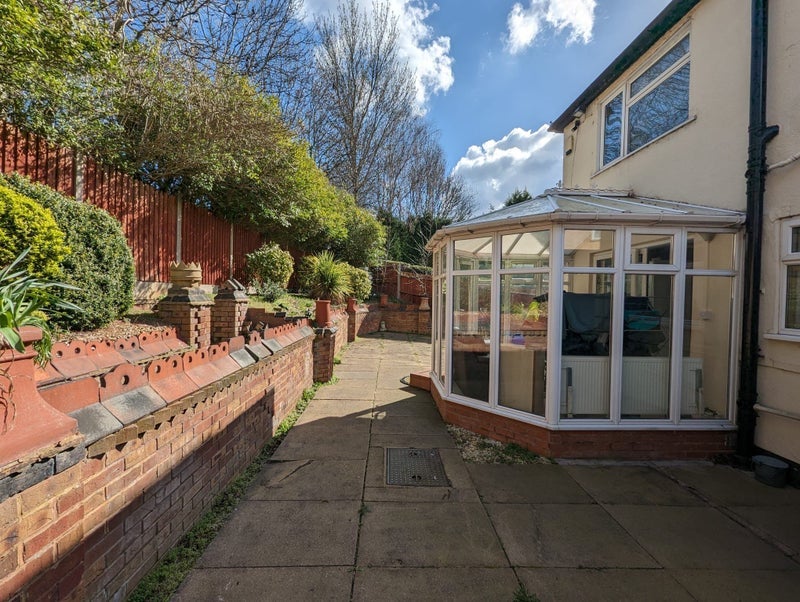 Room Alma Avenue in Sandwell