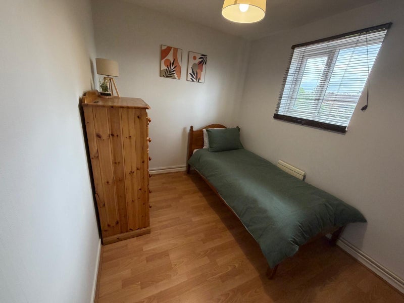 Room Meadow Way in Leighton Buzzard