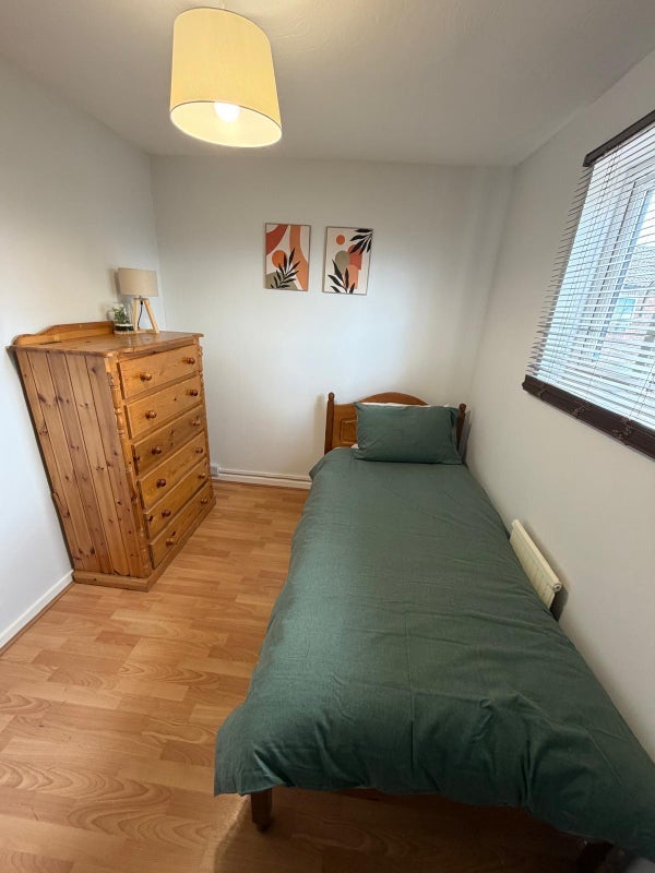 Room Meadow Way in Leighton Buzzard
