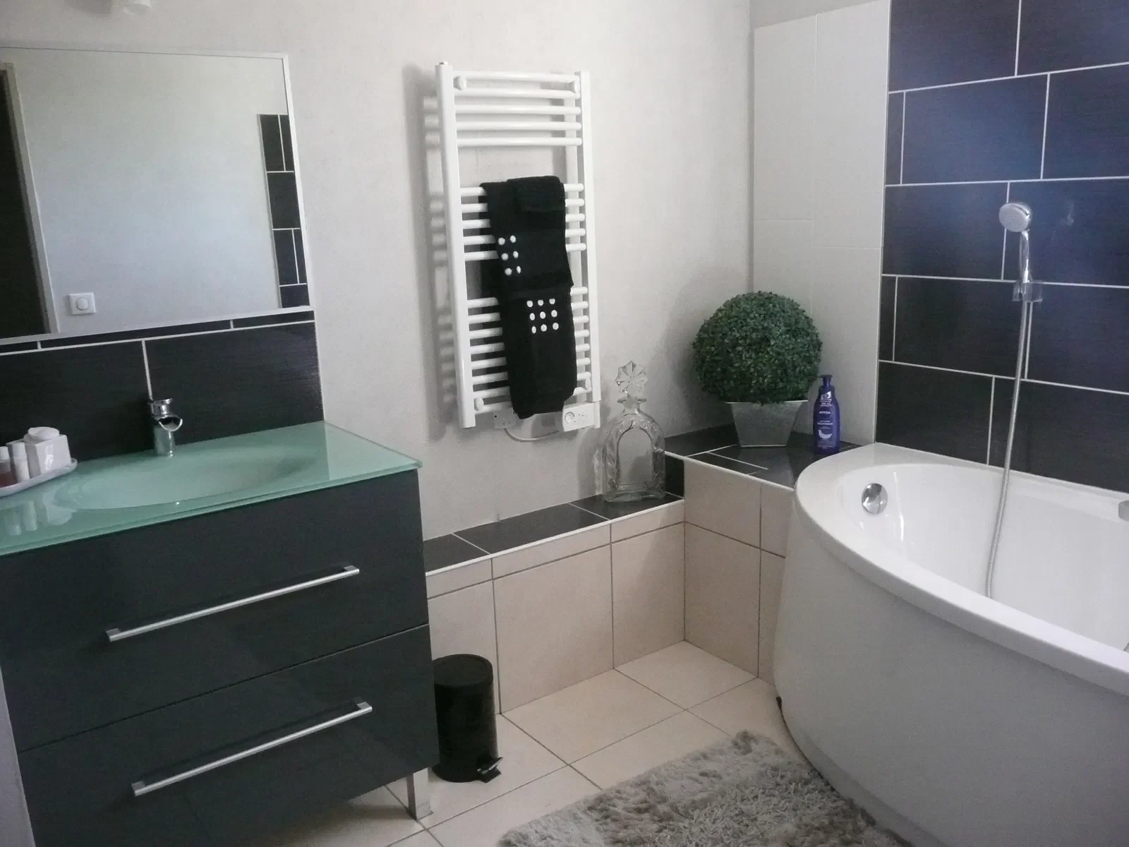 Room Route de Nîmes in Liouc
