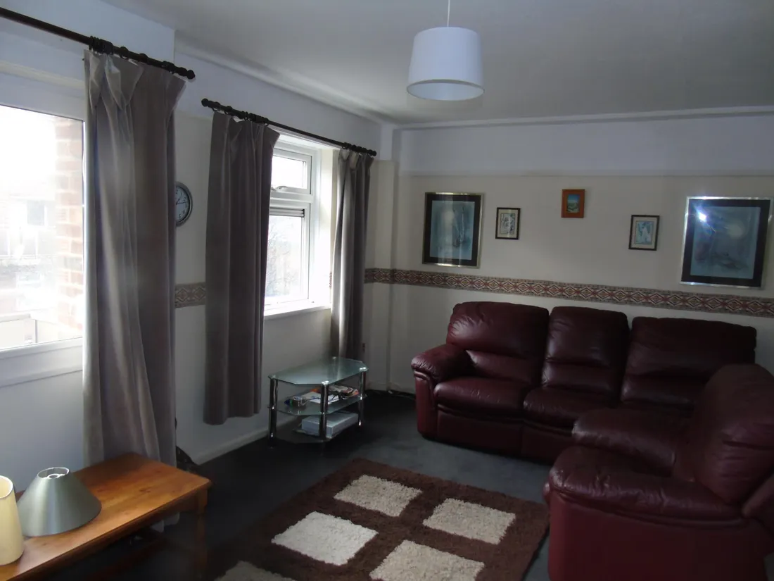 Flat Wyndham Street in Cardiff