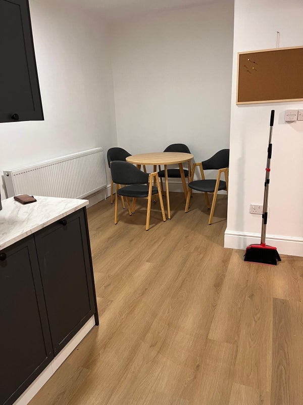 Room Birch Avenue in Winwick