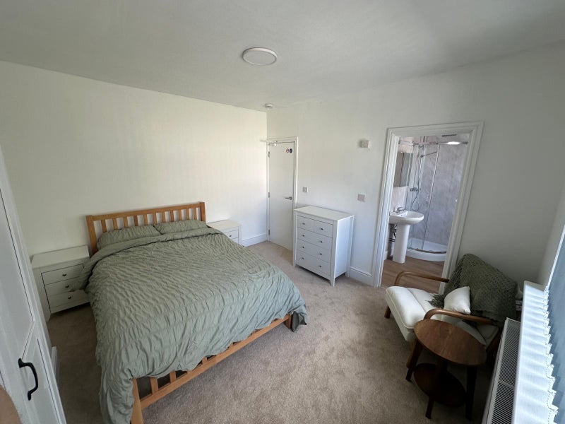 Room Birch Avenue in Winwick