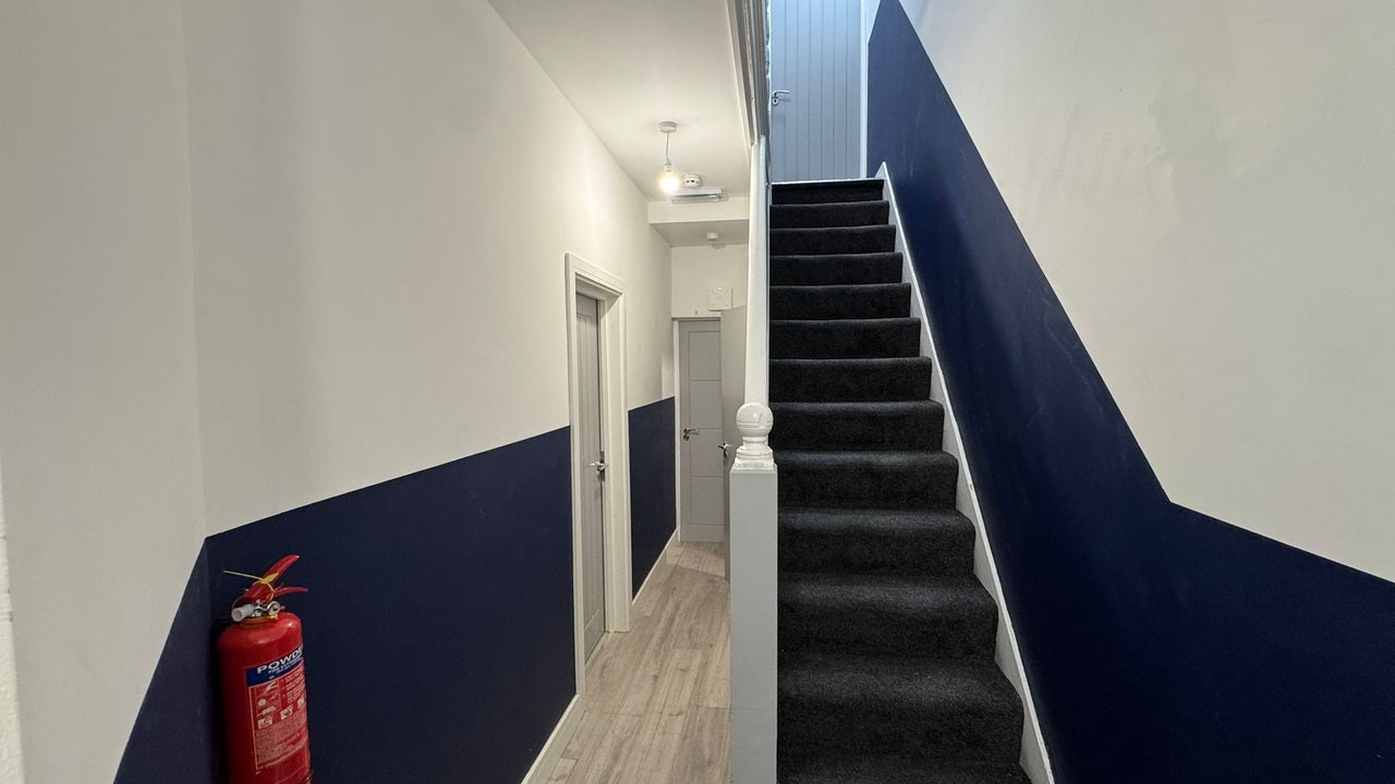 Room Avondale Road in Luton