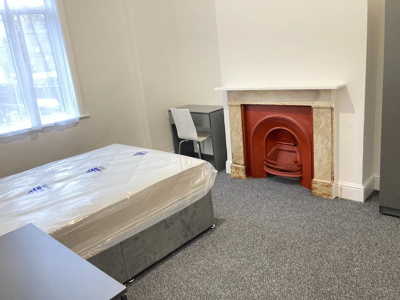 Room Kirn Road in Greater London