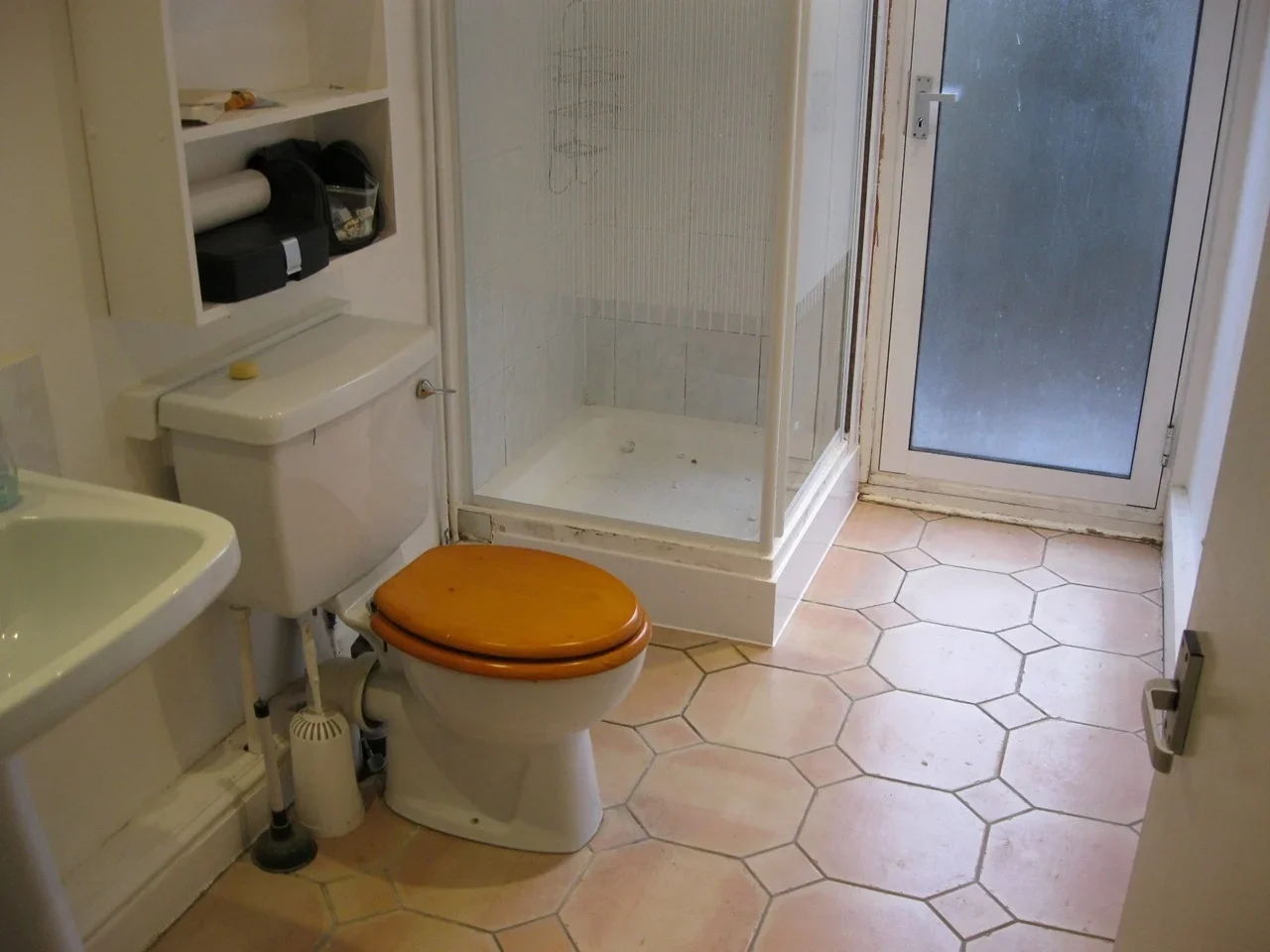 Room Kirn Road in Greater London