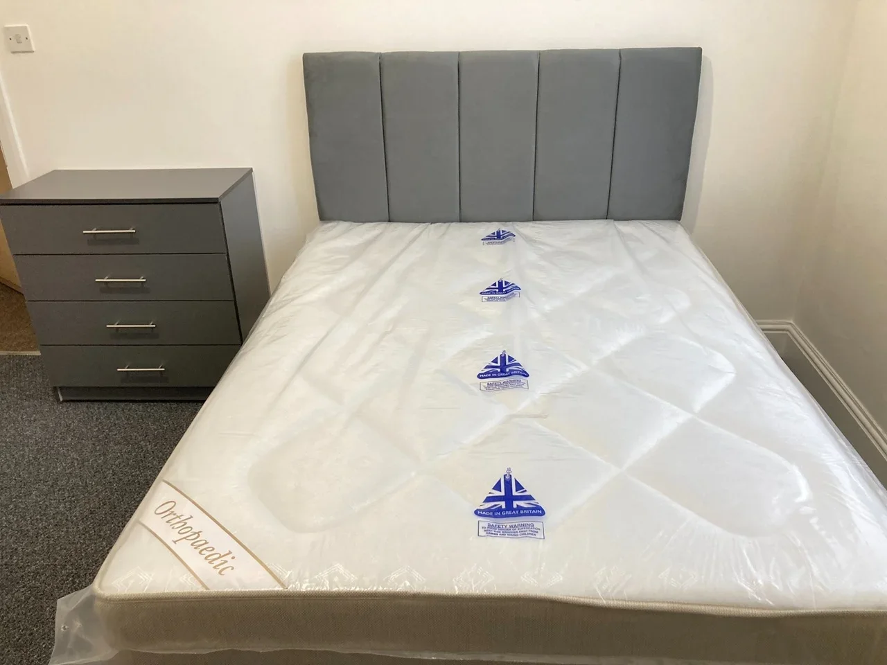 Room Kirn Road in Greater London