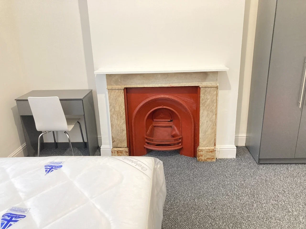 Room Kirn Road in Greater London