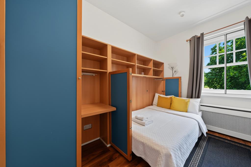 Room Fulham Palace Road in Greater London