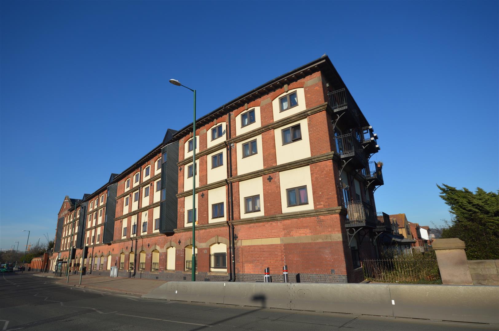 Flat Quayside Close in Nottingham