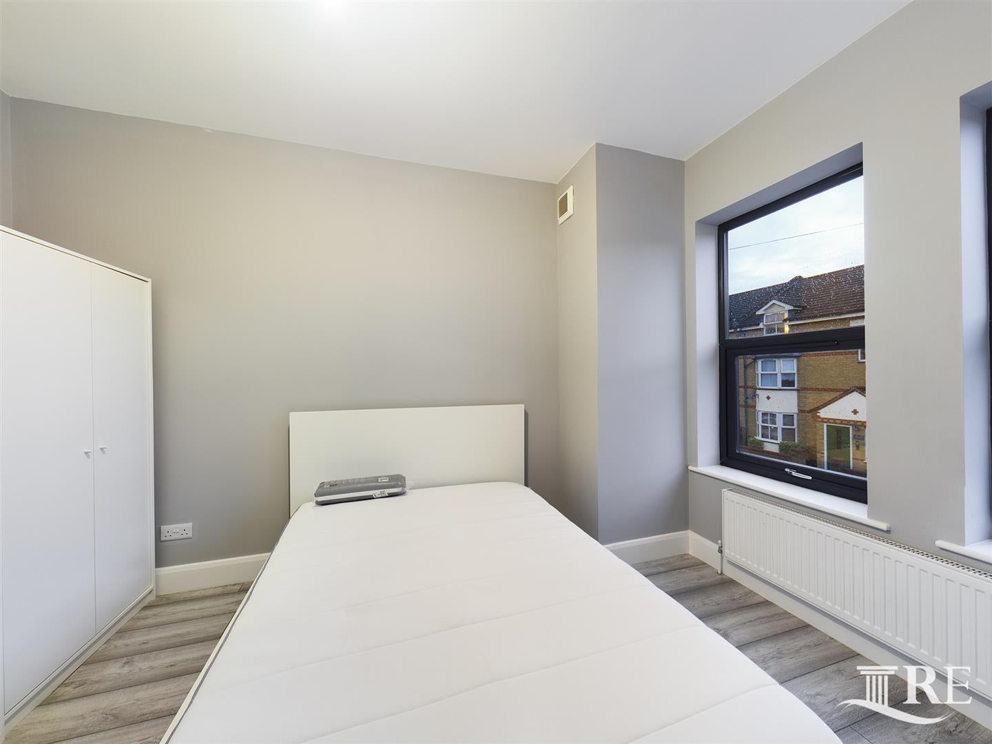 Room Beaconsfield Road in Greater London
