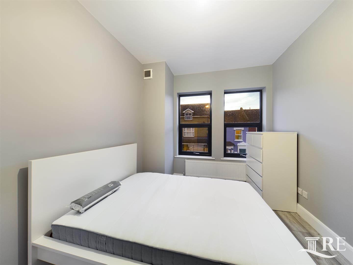 Room Beaconsfield Road in Greater London
