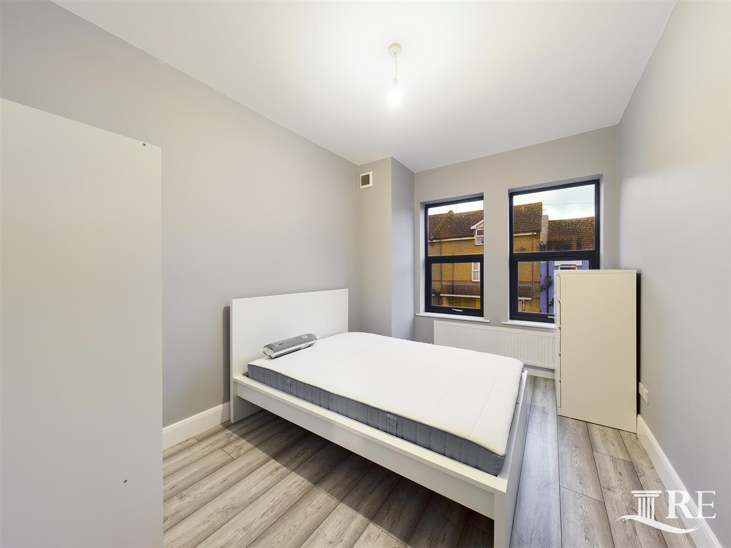 Room Beaconsfield Road in Greater London