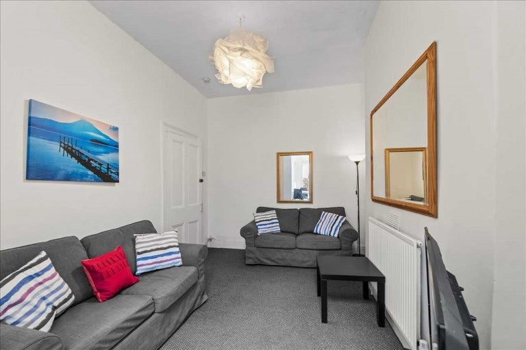 Room Chedworth Street in Plymouth