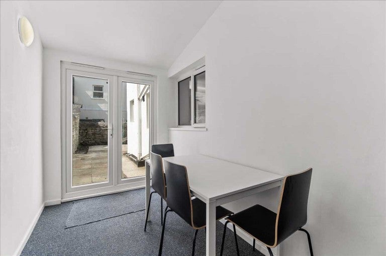 Room Chedworth Street in Plymouth
