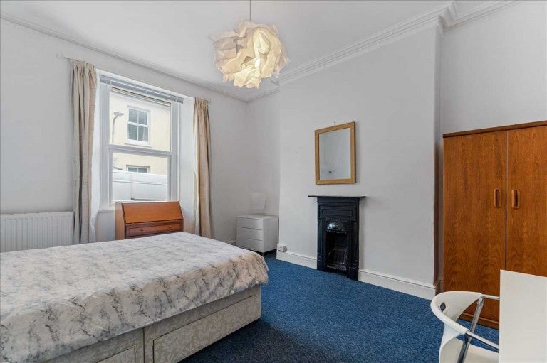 Room Chedworth Street in Plymouth