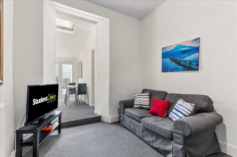 Room Chedworth Street in Plymouth