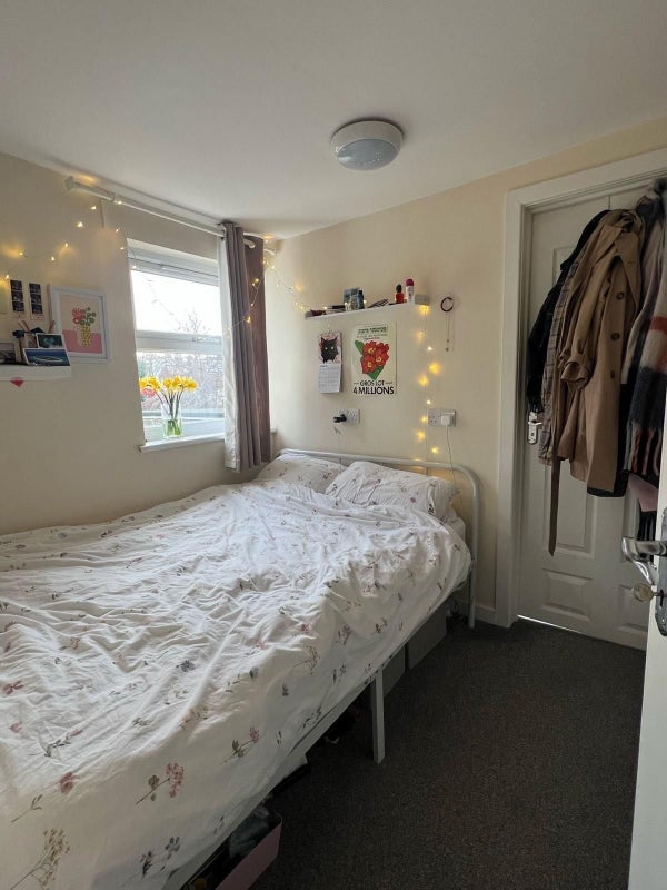 Room Graveney Road in Greater London