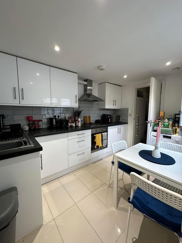 Room Graveney Road in Greater London