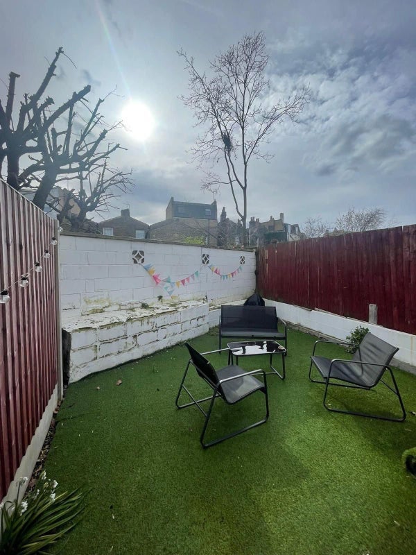 Room Graveney Road in Greater London