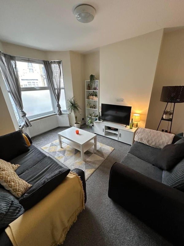Room Graveney Road in Greater London