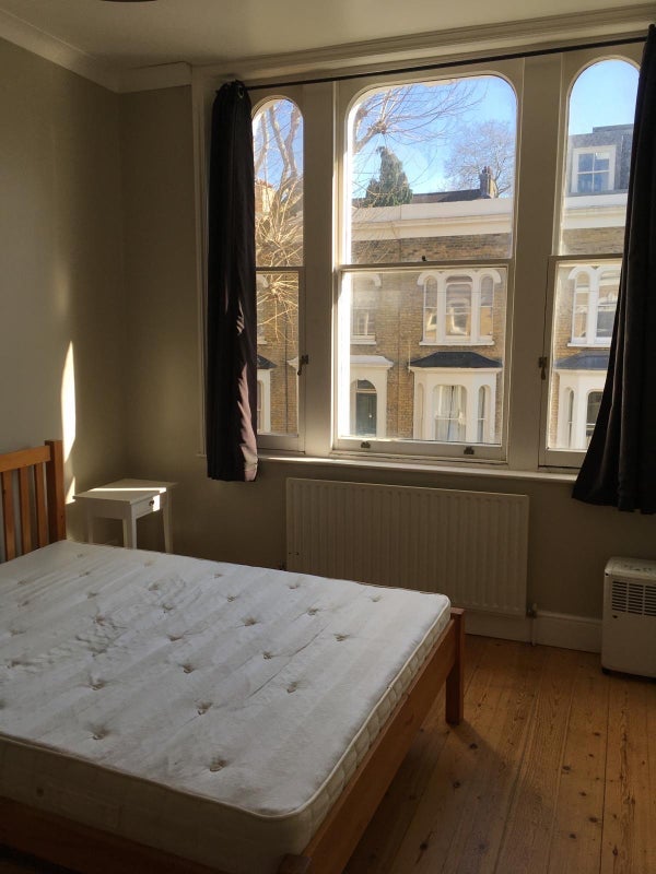 Room Harmsworth Street in Greater London