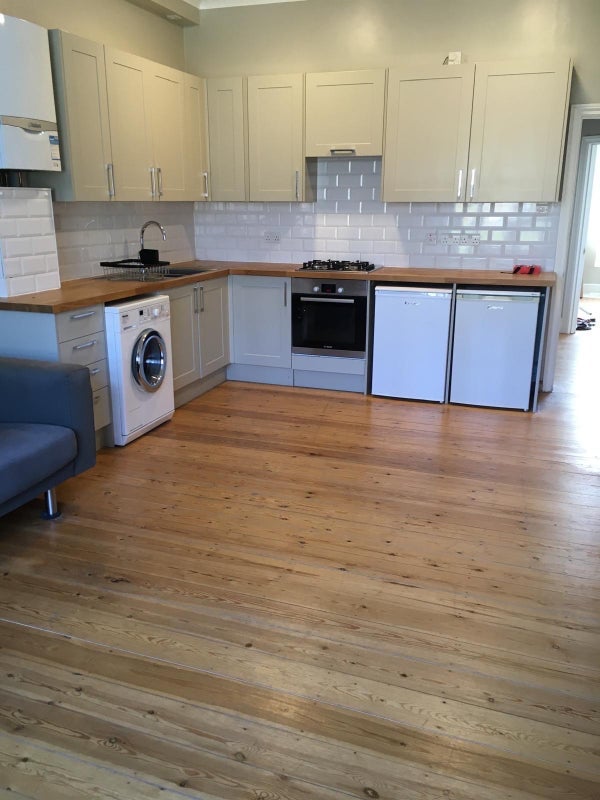 Room Harmsworth Street in Greater London