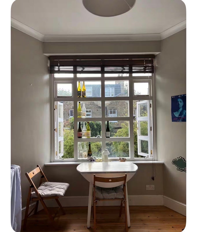 Room Harmsworth Street in Greater London