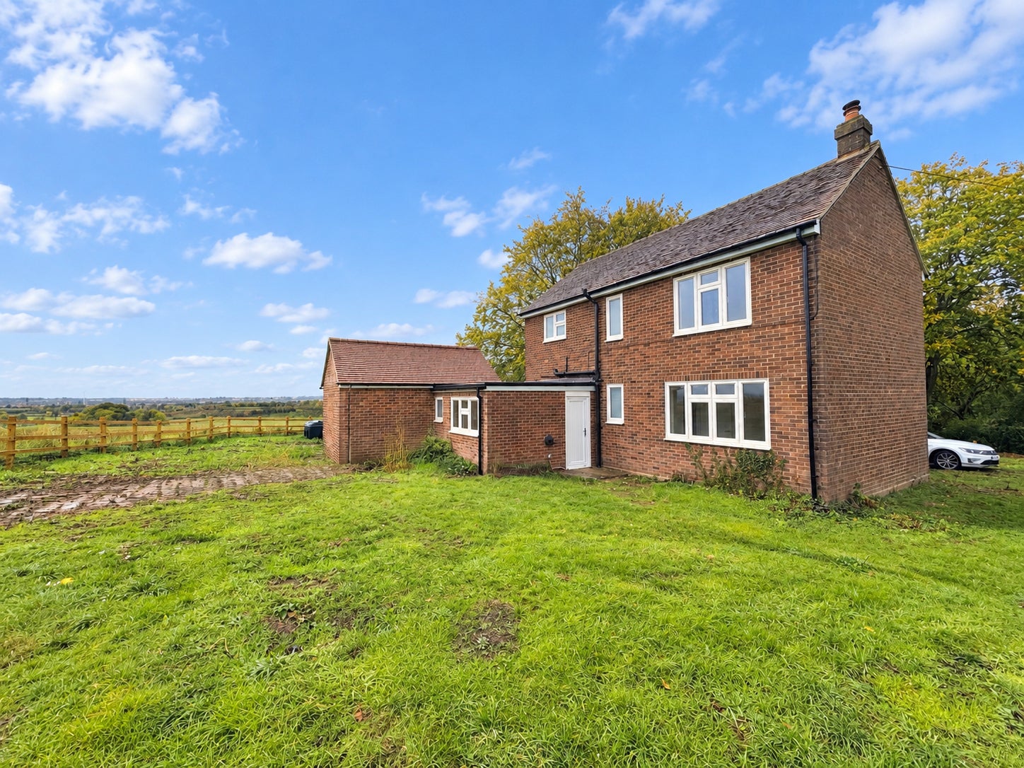 House Eythrope Road in Stone