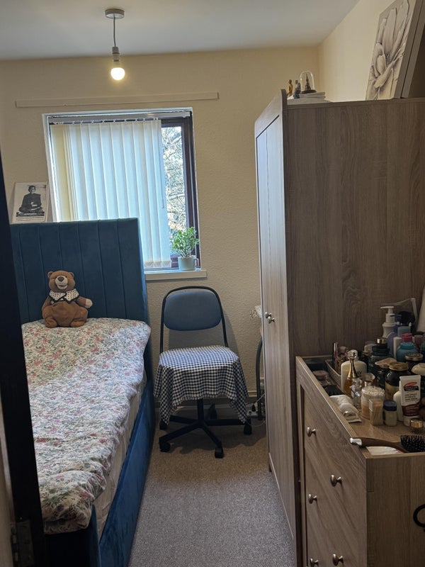 Room Elmfield Avenue in Leicester