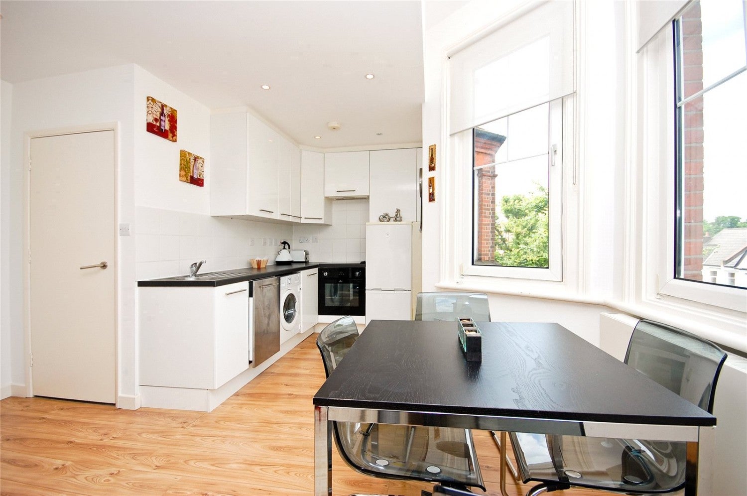 Flat St. Pauls Avenue in Greater London
