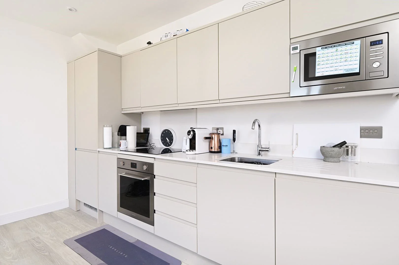 Flat Farnborough Road in Rushmoor