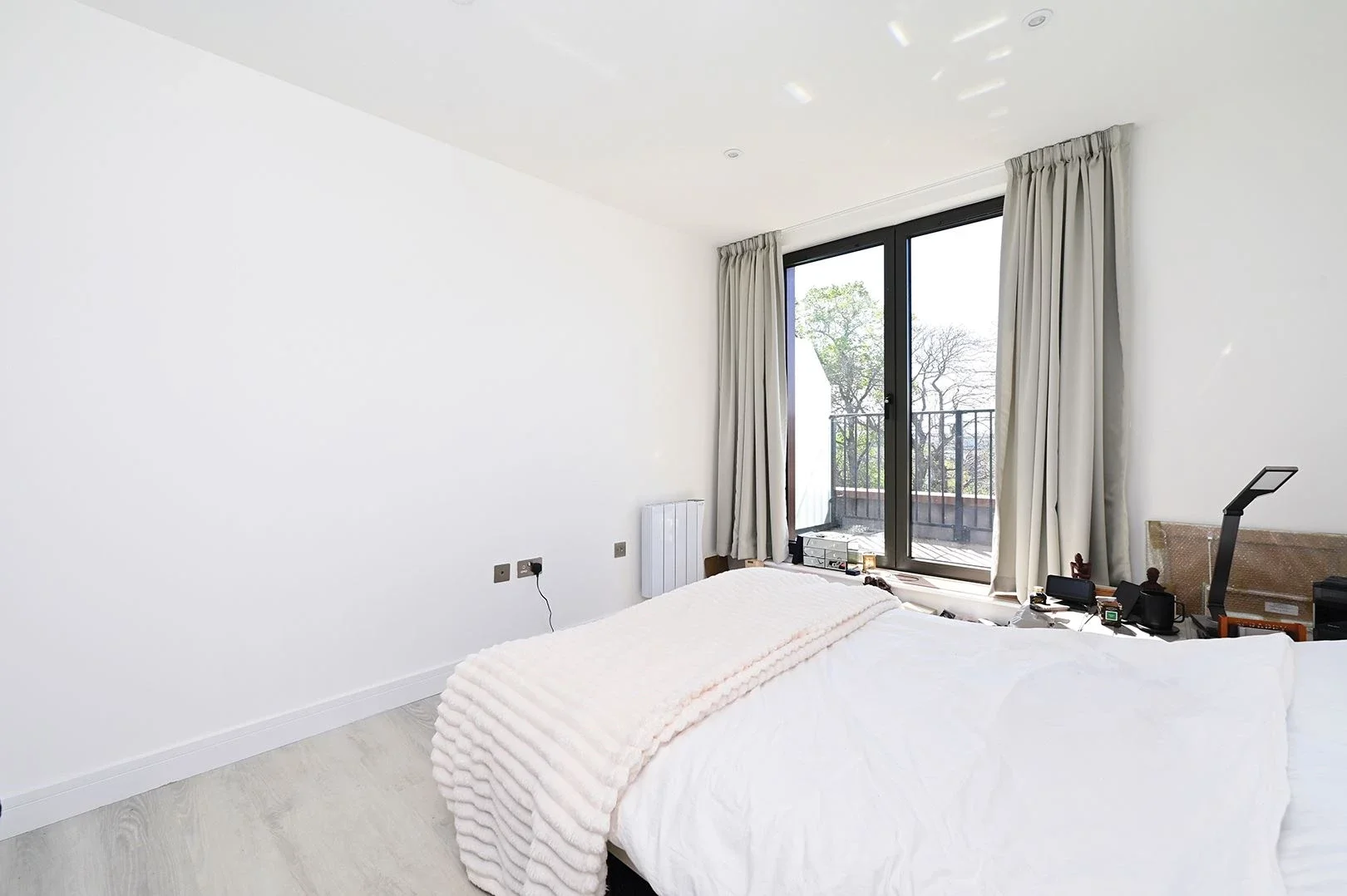 Flat Farnborough Road in Rushmoor