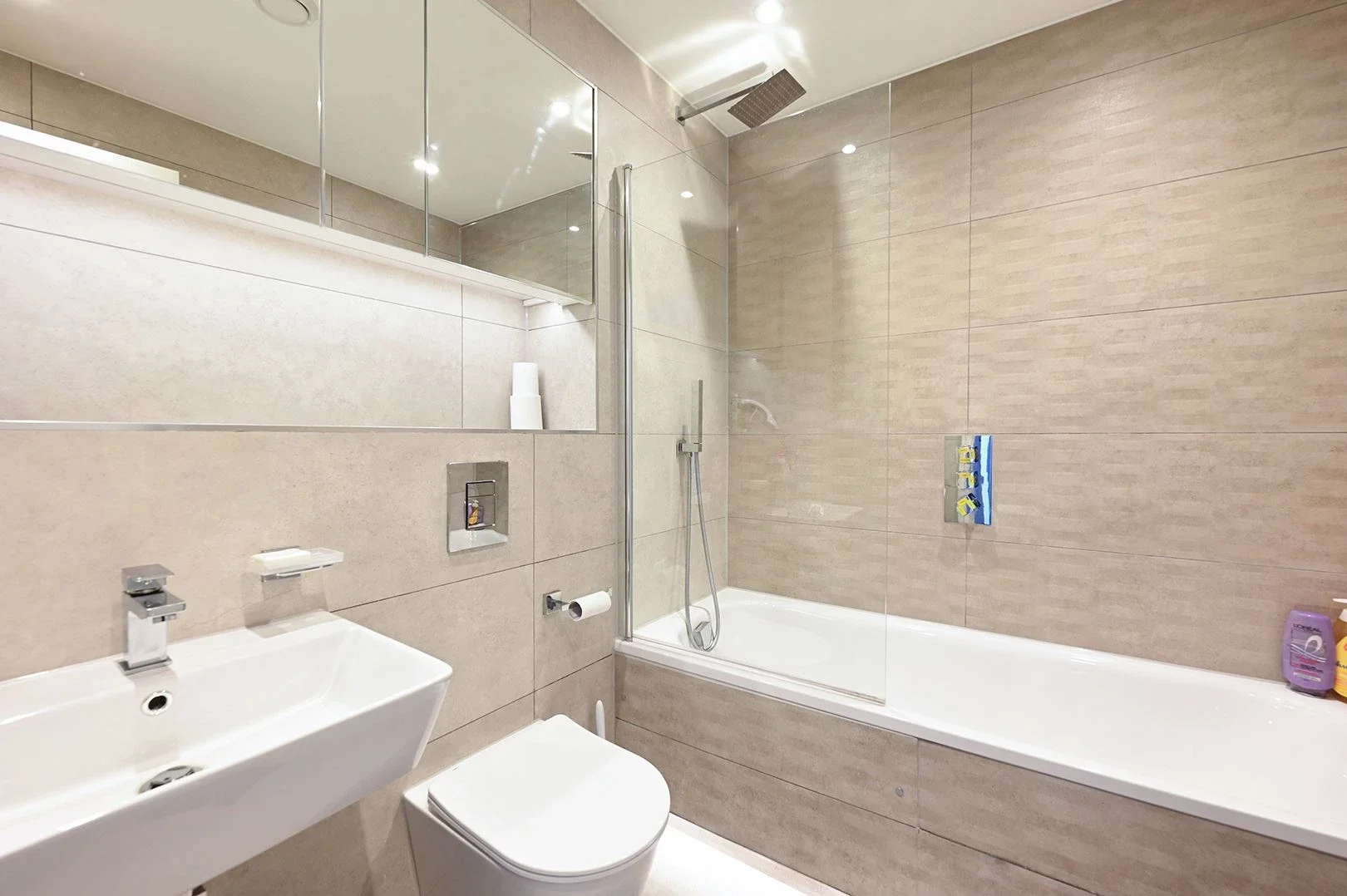 Flat Farnborough Road in Rushmoor