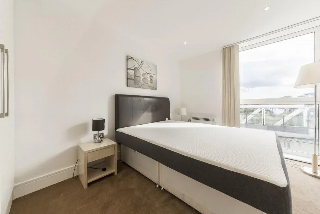 Flat Drayton Park in Greater London