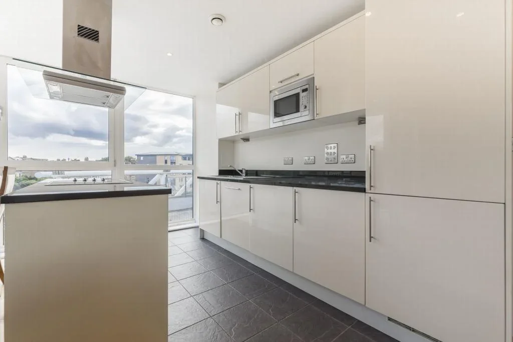 Flat Drayton Park in Greater London